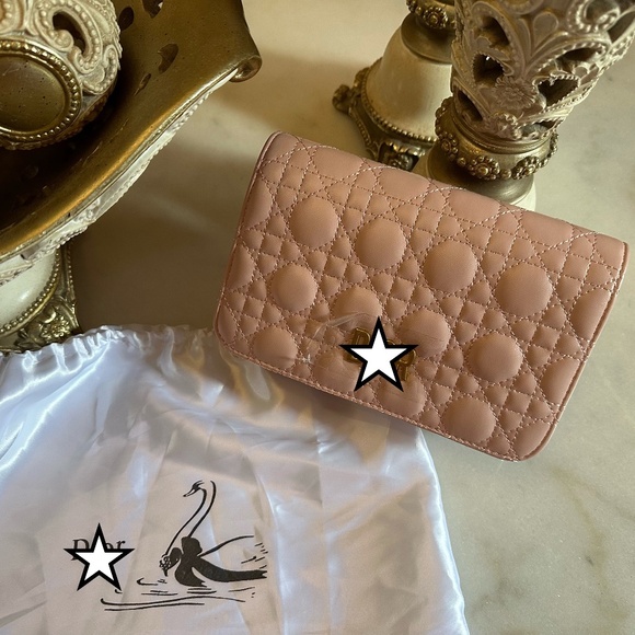 crossbody - Picture 1 of 3